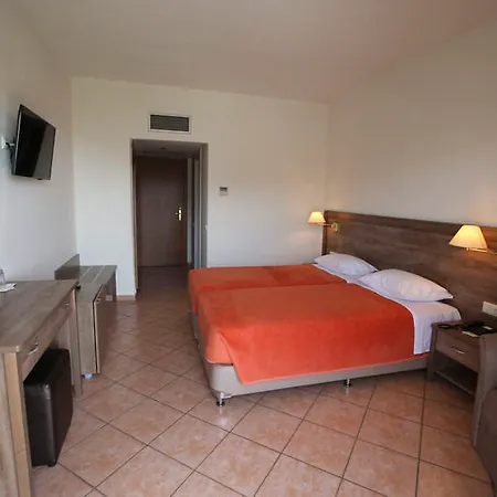 أوشيانيز كافالا